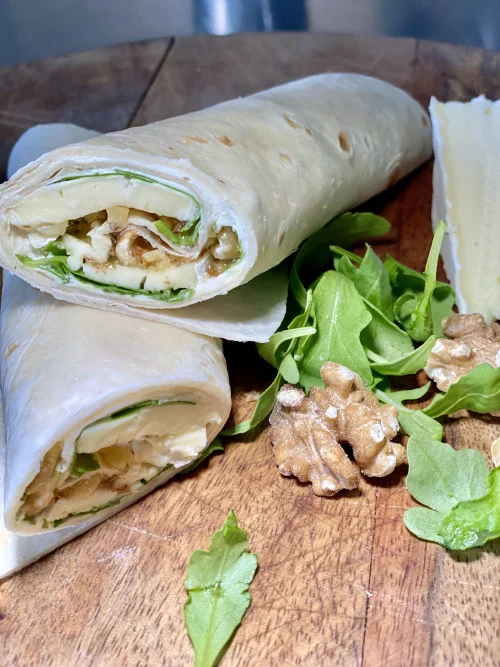 Wrap met brie, walnoot en honing